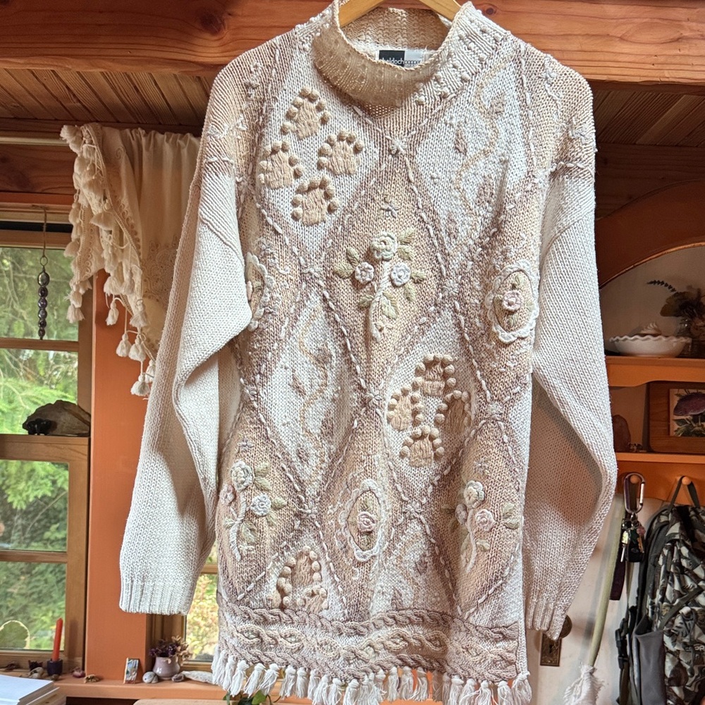 90s Vintage Cream Sweater with Floral Details
